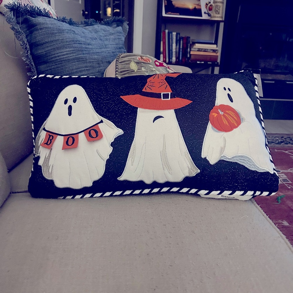 ••NWT LG Halloween Accent Pillow Ghosts Pumpkins 🎃 Black White Removable Cover